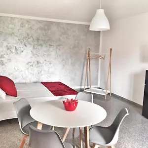Red Tower Venice - 2 Mins From Vce Airport- Free Wifi בית נופש טסרה